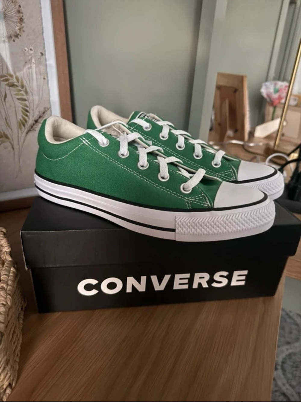Women’s size 8 Green Converse